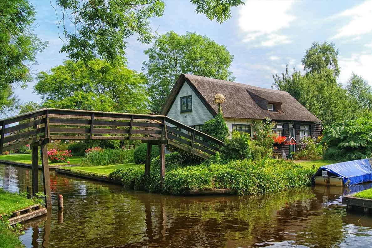 How to get to Giethoorn- The Netherlands village with no roads!