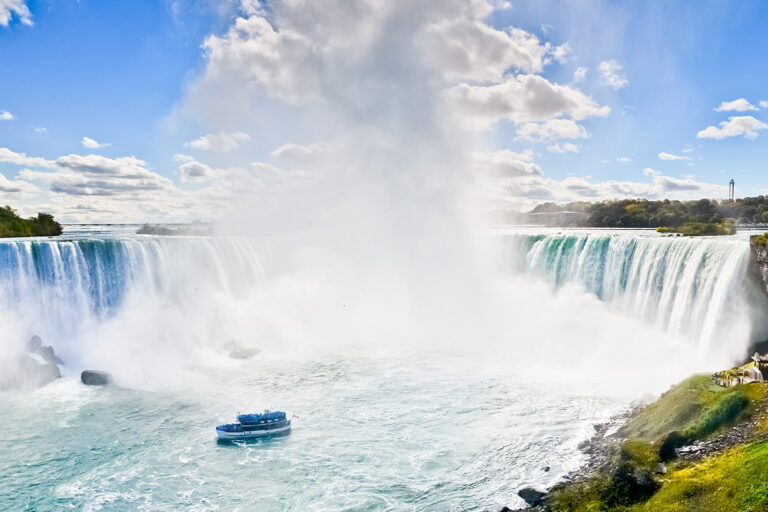 Niagara Falls. boat tour review USA & Canada side
