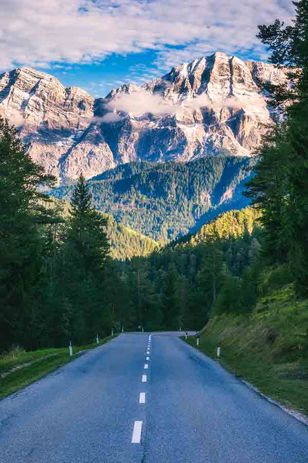 Dolomites Italy- Road Trip itinerary for 1, 2, 3 or 4 days. Things to do in the Dolomites- route planner and map for Dolomites Itinerary