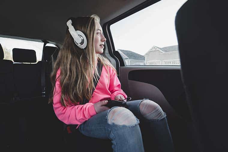 Road trip activities for kids and tweens- quiet childrens car games and things to do while travelling