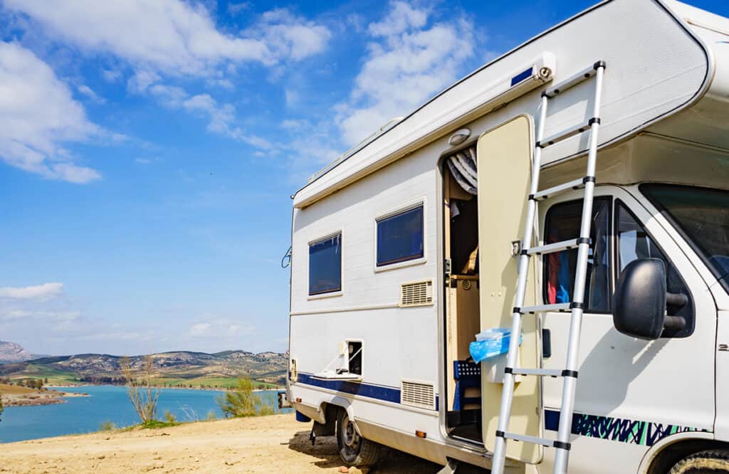 how to clean a motorhome roof